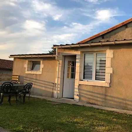 Charmante Maison Dans La Vallee De La Charente Holiday home Vouleme