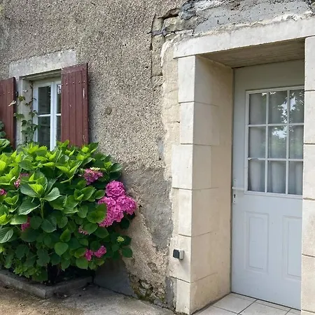Charmante Maison Dans La Vallee De La Charente بيت للعطل