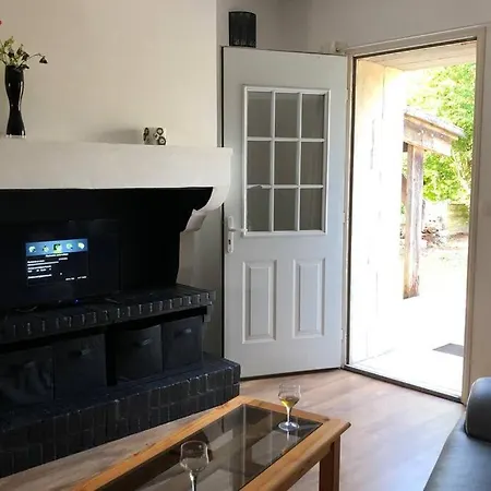 Charmante Maison Dans La Vallee De La Charente Holiday home Vouleme