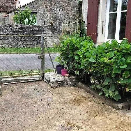 بيت للعطل Charmante Maison Dans La Vallee De La Charente *