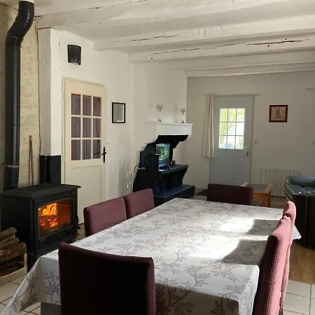 Holiday home Charmante Maison Dans La Vallee De La Charente *