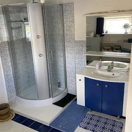 Charmante Maison Dans La Vallee De La Charente بيت للعطل